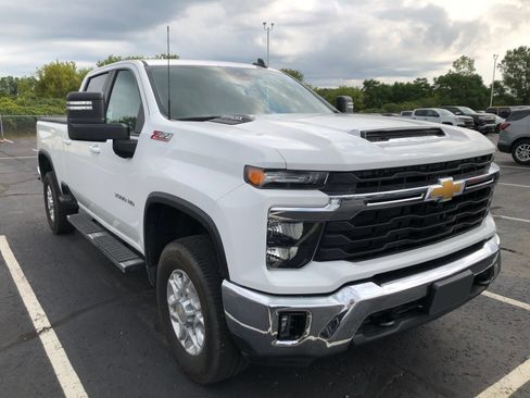 Used 2024 Chevrolet Silverado 3500 LT w/ All Star Edition AWD/4WD image 3