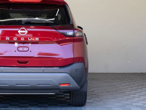 Used 2023 Nissan Rogue S image 12