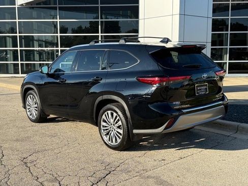 Used 2023 Toyota Highlander Platinum image 5