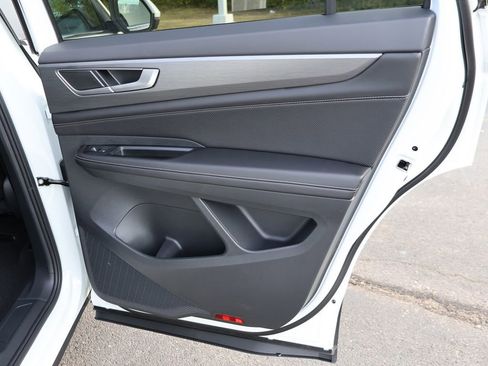 New 2026 Volkswagen Atlas Cross Sport SE image 15