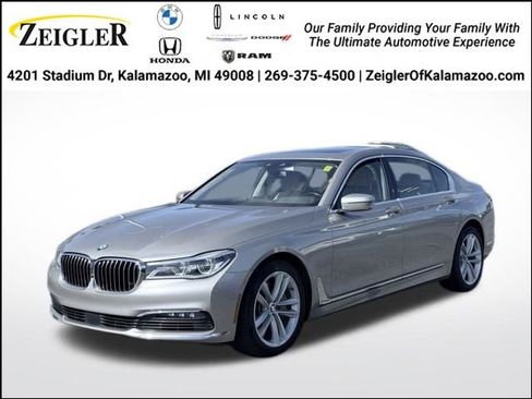 Used 2018 BMW 750i RWD image 1
