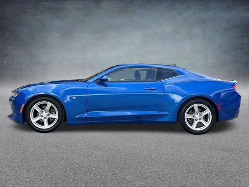 Used 2017 Chevrolet Camaro LT RWD image 8