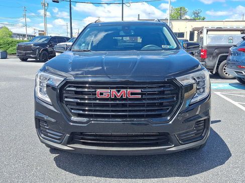Used 2023 GMC Terrain SLE w/ Driver Convenience Package AWD/4WD image 2