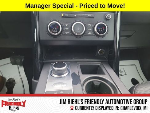 Used 2018 Land Rover Discovery SE image 18