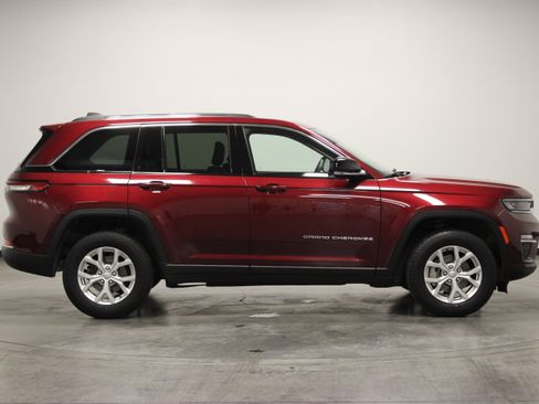 Used 2023 Jeep Grand Cherokee Limited AWD/4WD image 9