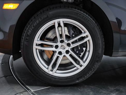 Used 2025 Porsche Macan image 15