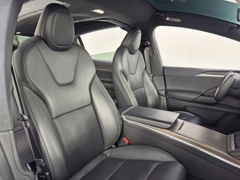 Used 2022 Tesla Model X image 38