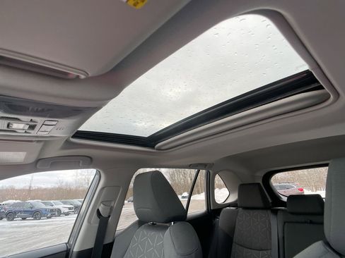 Used 2020 Toyota RAV4 XLE image 21