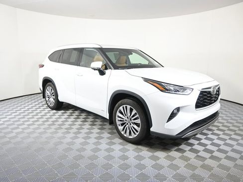 Used 2025 Toyota Highlander Platinum AWD/4WD image 9