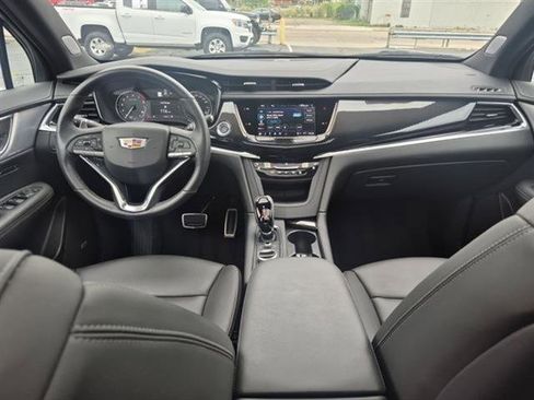 Used 2024 Cadillac XT6 Sport image 28