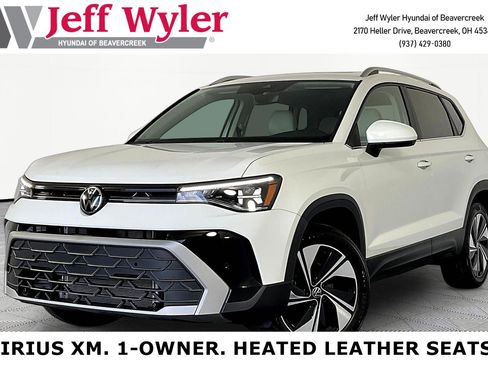 Used 2025 Volkswagen Taos SE AWD/4WD image 1