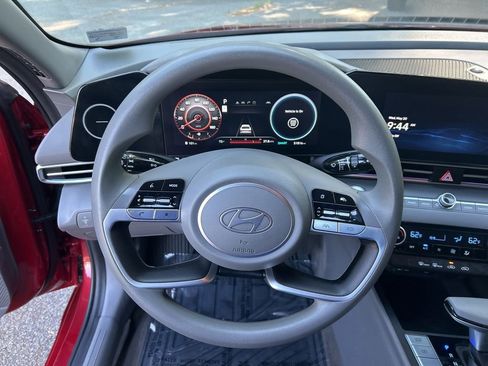 Used 2024 Hyundai Elantra SEL FWD image 20