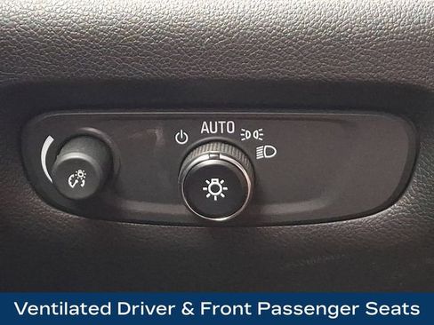 Used 2022 Chevrolet Traverse High Country w/ LPO, Floor Liner Package AWD/4WD image 9