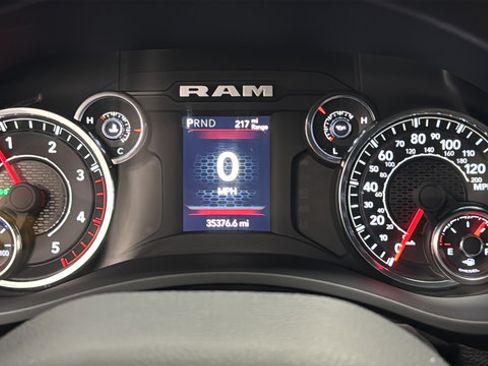 Used 2024 RAM 3500 Tradesman w/ Chrome Appearance Group AWD/4WD image 16
