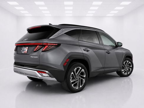 Used 2025 Hyundai Tucson Limited AWD/4WD image 8