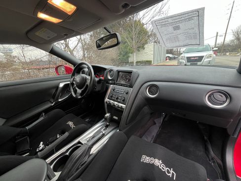Used 2009 Nissan GT-R Premium image 31
