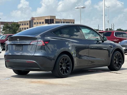 Used 2024 Tesla Model Y Long Range RWD image 5