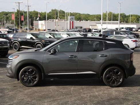 Used 2025 Nissan Kicks SR AWD/4WD image 2