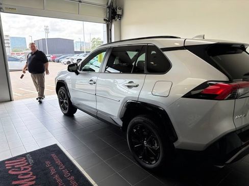 Certified 2023 Toyota RAV4 SE AWD/4WD image 5