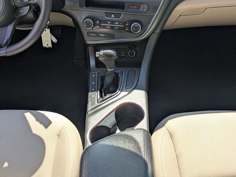 Used 2015 Kia Optima LX w/ LX Convenience Package image 17