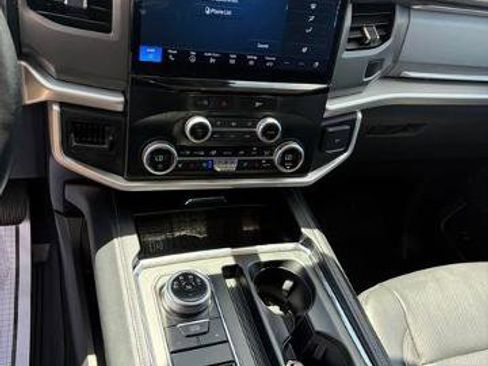 Used 2024 Ford Expedition XLT RWD image 10