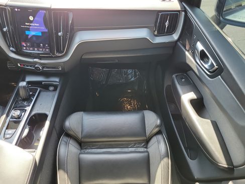 Used 2022 Volvo XC60 B5 R-Design w/ Protection Package Premier FWD image 16