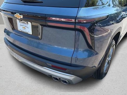 Used 2025 Chevrolet Traverse LT FWD image 39