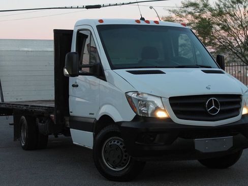 Used 2014 Mercedes-Benz Sprinter 3500 image 3