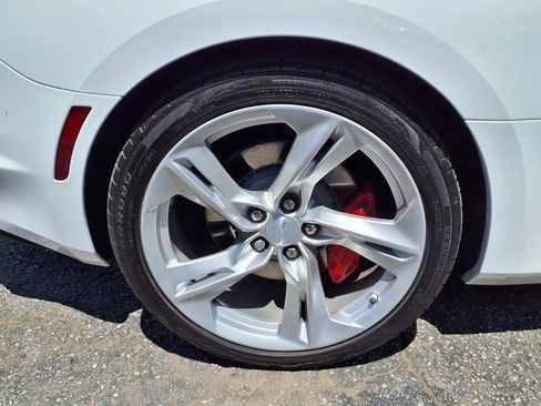 Certified 2023 Chevrolet Camaro SS RWD image 20