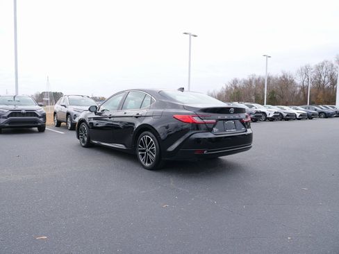 Used 2025 Toyota Camry XLE image 6