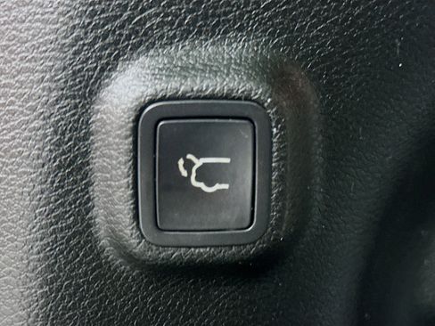 Used 2019 Jeep Cherokee Trailhawk w/ Comfort/Convenience Group AWD/4WD image 29
