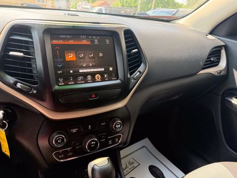 Used 2014 Jeep Cherokee Latitude w/ Cold Weather Group AWD/4WD image 19