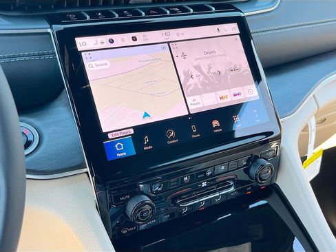 New 2025 Jeep Grand Cherokee Limited w/ Luxury Tech Group II image 15