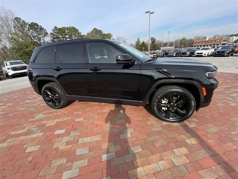 Used 2023 Jeep Grand Cherokee Limited w/ Luxury Tech Group II image 37