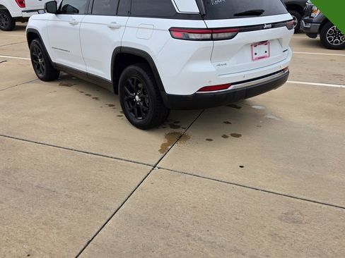 Used 2022 Jeep Grand Cherokee Limited AWD/4WD image 3