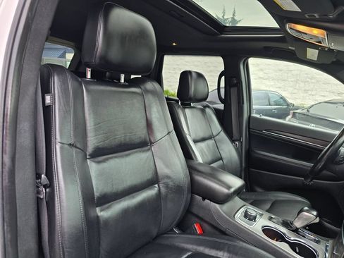 Used 2021 Jeep Grand Cherokee Limited AWD/4WD image 12