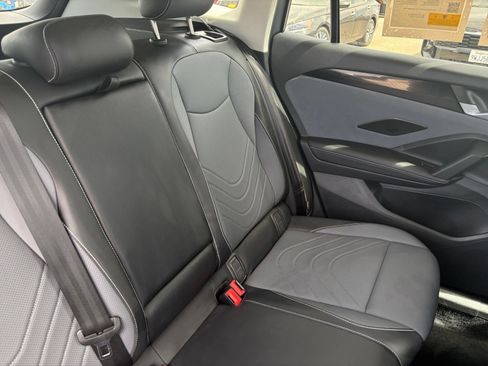 Used 2026 Volkswagen Tiguan SE AWD/4WD image 38