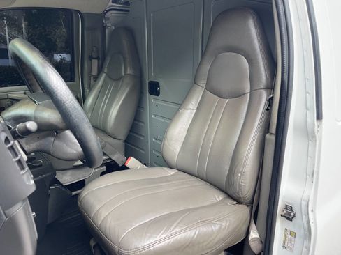 Used 2004 Chevrolet Express 1500 RWD image 18