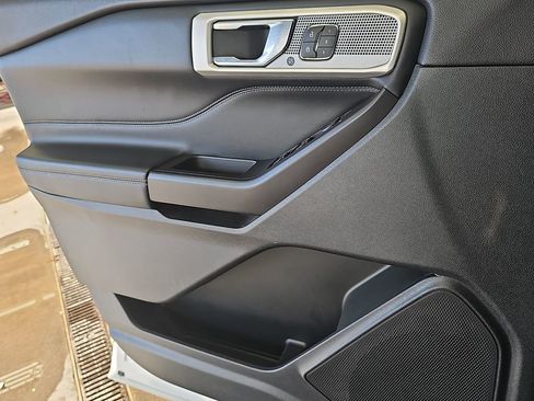 Used 2020 Ford Explorer Limited RWD image 26