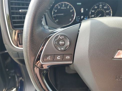 Used 2019 Mitsubishi Outlander SE image 17
