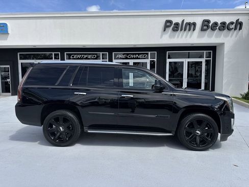 Used 2020 Cadillac Escalade Luxury AWD/4WD image 5