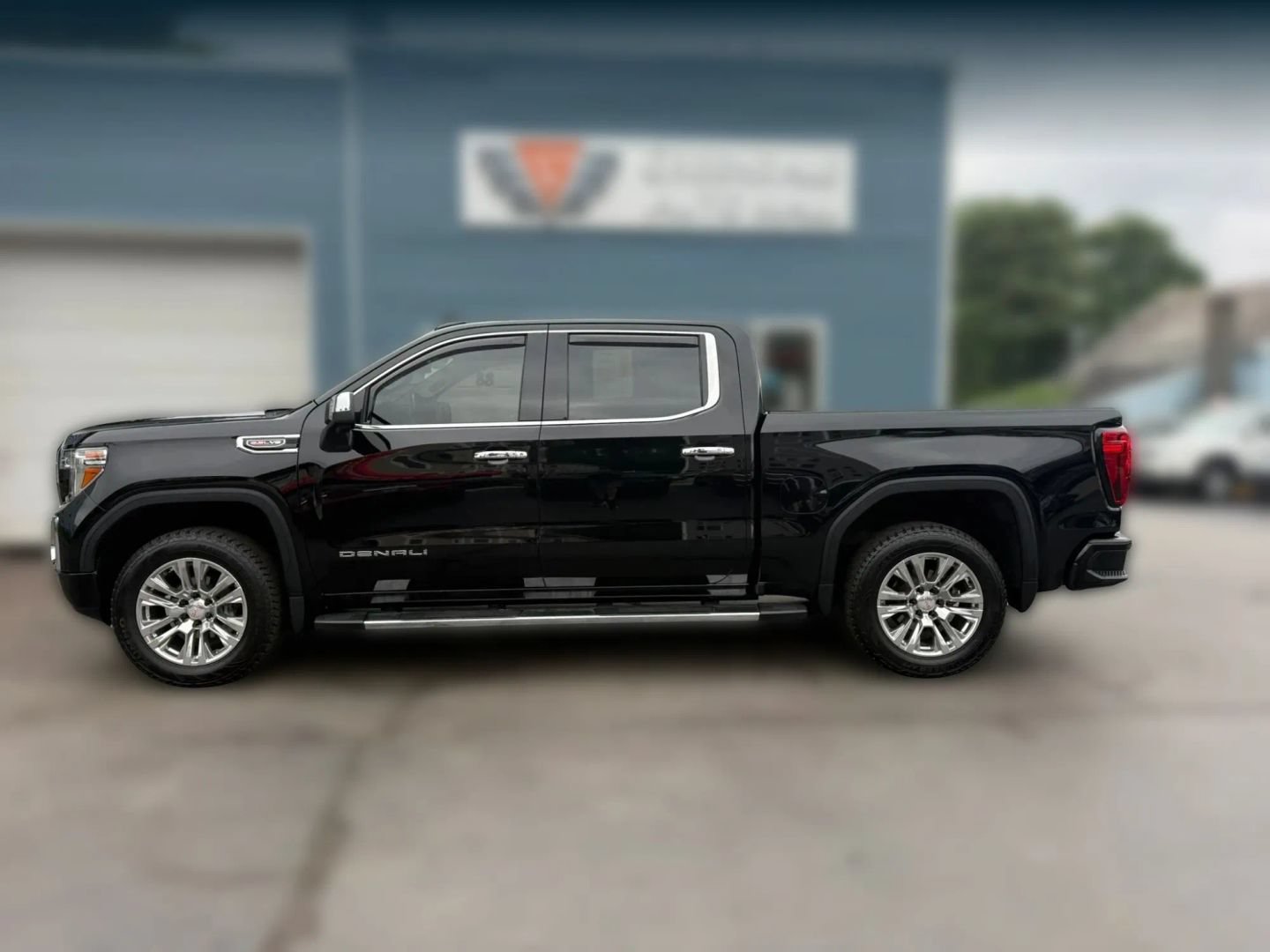 Used 2019 GMC Sierra 1500 Denali w/ Driver Alert Package II AWD/4WD image 3