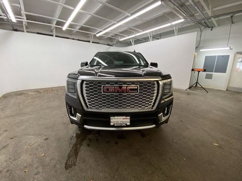 Used 2022 GMC Yukon XL Denali image 9