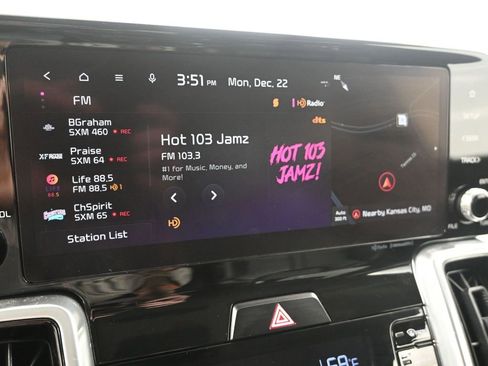 Certified 2023 Kia Sorento SX image 18