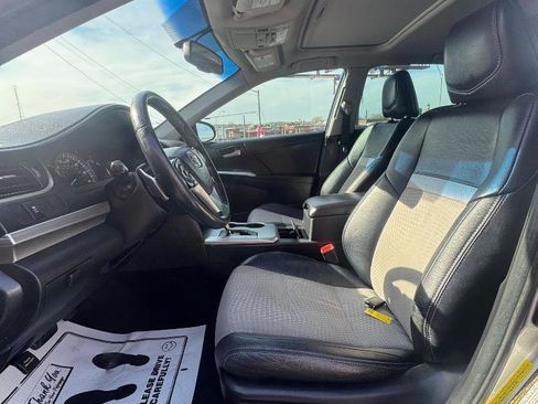 Used 2014 Toyota Camry SE w/ Moonroof Package image 13