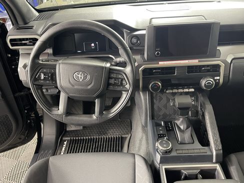 Used 2025 Toyota Tacoma SR5 AWD/4WD image 12