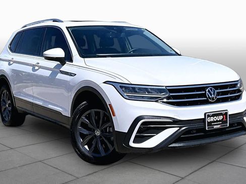 Used 2022 Volkswagen Tiguan SE FWD image 3