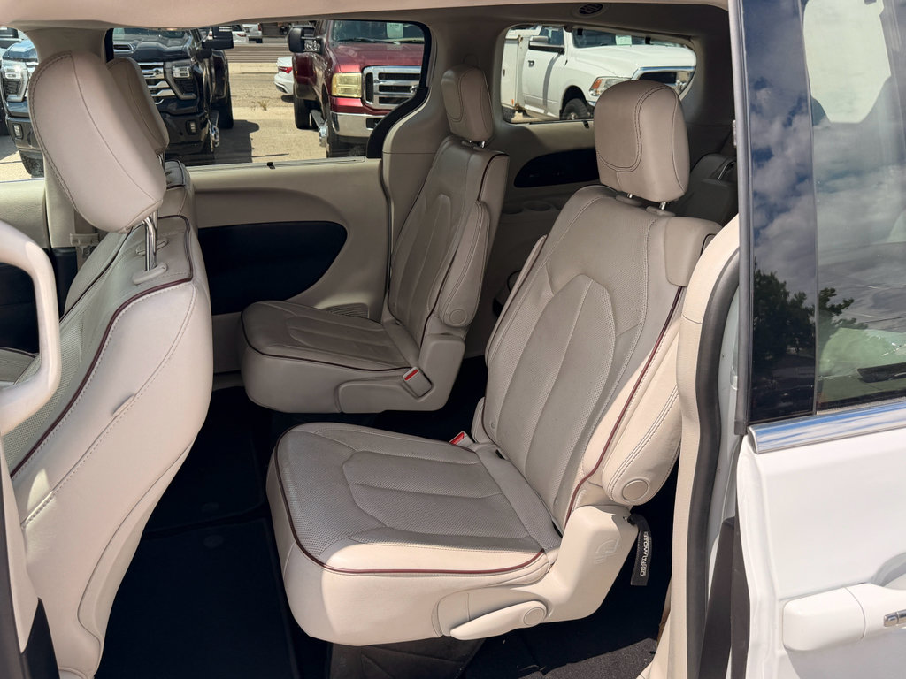 Used 2020 Chrysler Pacifica Limited FWD image 9
