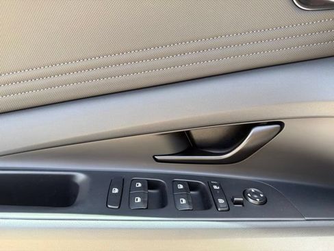 New 2025 Hyundai Elantra SEL FWD image 17