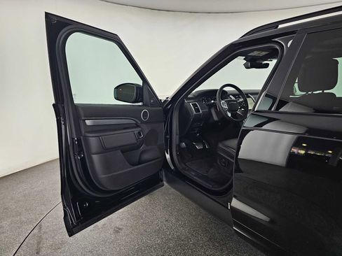 Used 2025 Land Rover Discovery Dynamic SE image 22